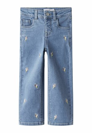 Jasnoniebieskie dziecięce jeansy z denimu z małymi haftowanymi wzorami wielokolorowych rożków lodów rozmieszczonymi z przodu.