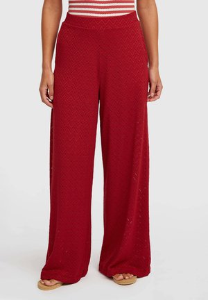 Pantaloni rossi a gamba larga con motivo a zigzag testurizzato, caratterizzati da una vita alta e una vestibilità ampia, realizzati in tessuto leggero.