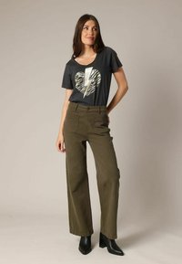 Niet geselecteerd, Charcoal