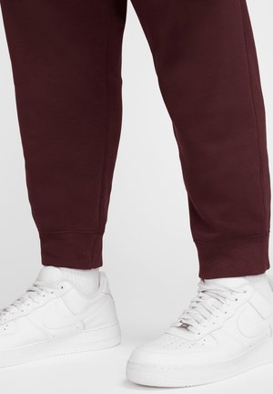 Nike Sportswear CLUB JGGR - Pantaloni de trening - burgundy crush burgundy crush white