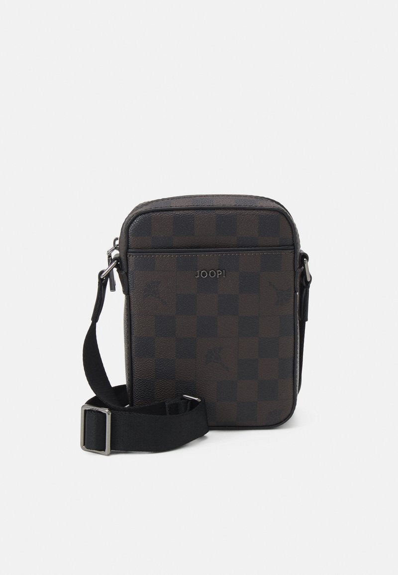 Brown checkered crossbody bag made of synthetic material with an adjustable strap and a front logo detail. Compact rectangular shape.