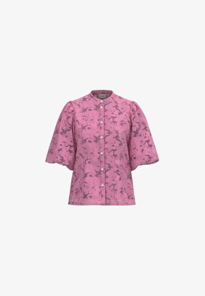 Kortärmad skjorta med knappar i ljusrosa med en strukturerad, marmoriserad mönster och ståkrage. Har puffärm och fem knappar.