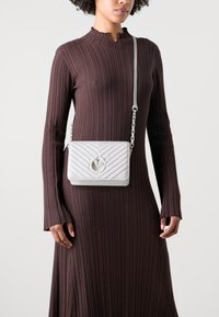 Pinko LOVE CLICK MINI - Borsa a tracolla - bianco nembo