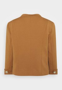 Brązowa kurtka z mieszanki wełny, o usztywnionej konstrukcji, widok od tyłu, z wyraźnymi detalami przeszyć i guzikami na rękawach. Miękka faktura.