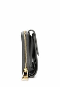 Graue Lederbörse mit einem goldenen Reißverschluss, kompaktem Design und mehreren Kartenfächern. Sanfte Textur mit minimalistischer Faltung.