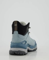 Scarponcino da trekking celeste con tomaia in suede e materiale sintetico, suola in gomma texture, tacco arrotondato e accenti grigi. Presenta occhielli resistenti.