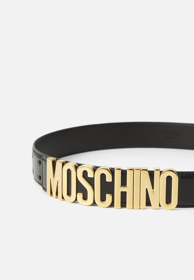 Must sulgeda, millel on kuldne "MOSCHINO" logo pandla. Disain on lihtne, sujuva tekstuuriga ja silmatorkava kirjaga.