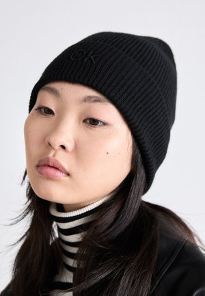EMBROIDERY BEANIE - Lue - black