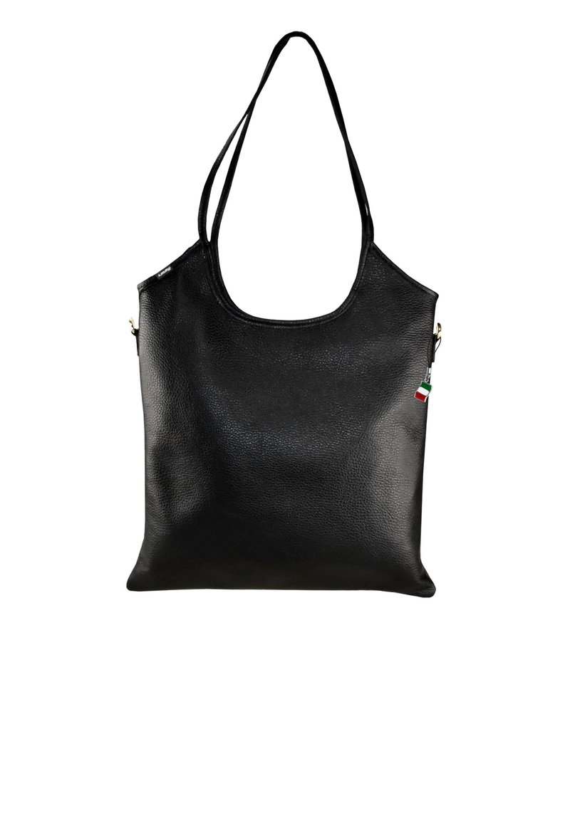 Zwarte lederen tote bag met een gladde textuur, gebogen bovenkant en twee lange schouderbanden. Heeft een klein accent van de Italiaanse vlag aan de zijkant.