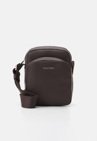 Calvin Klein MUST REPORTER - Borsa a tracolla - java brown