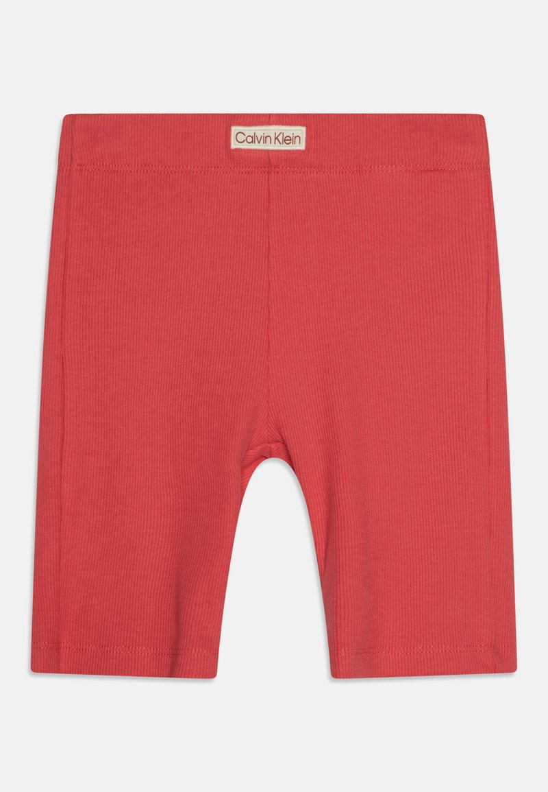 Crvene pletene pamučne kratke hlače uskog kroja s elastičnom stražnjom trakom. Imaju označeni Calvin Klein logo pri vrhu.