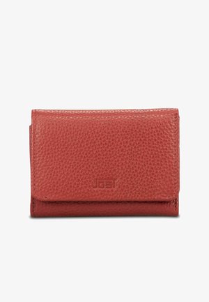 Rode lederen portemonnee met een getextureerd oppervlak, voorzien van een dopp flap en een ingebosseleerd logo. Compact ontwerp met afgeronde hoeken.