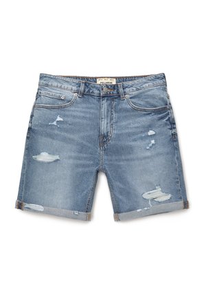 Shorts en denim bleu clair avec une finition délavée. Présente des détails usés, des ourlets retroussés et un design traditionnel à cinq poches.