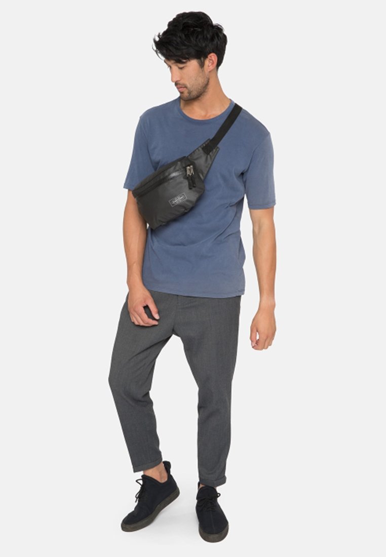 eastpak bane black