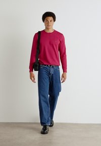 BOSS Sweatshirt - open red