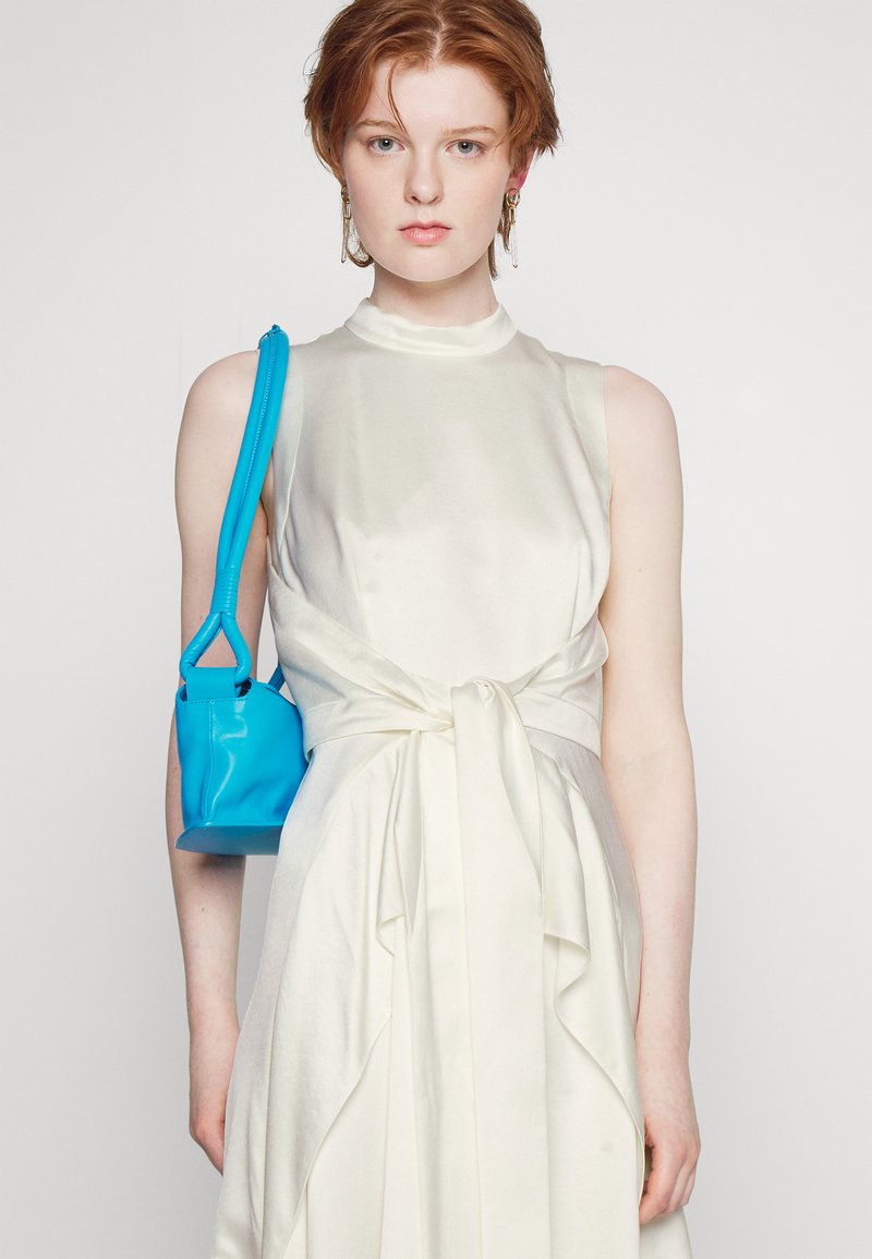 Damen Freizeitkleider | HUGO KESTANI Ballkleid creme/offwhite - PQ40190 Damen Freizeitkleider | HUGO KESTANI Ballkleid creme/offwhite - PQ40190
