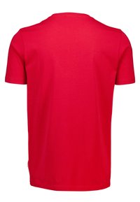 Camiseta de algodón rojo con cuello redondo, mangas cortas y espalda lisa. Textura suave y sin patrones ni adornos visibles.