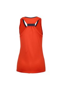 Rode sportieve tanktop met een racerback ontwerp. Gemaakt van gladde stof, met een marineblauw accent bij de halslijn en een horizontale banddetail.