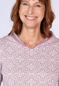 Helle rosa Sweatjacke mit V-Ausschnitt und weißem Blumenmuster. Hergestellt aus strukturiertem Strickmaterial, mit Kapuze und kontrastierendem Kragen.
