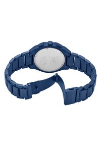Orologio in acciaio inossidabile blu con maglie lucide, cassa ottagonale, quadrante rotondo e chiusura sicura. Presenta il logo del marchio inciso sul retro.