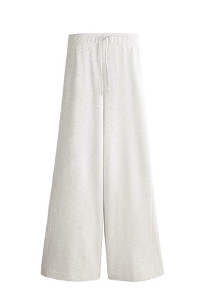 Világosszürke, széles szárú nadrág rugalmas derékpánttal és húzózsinórral, puha anyagból, amely alkalmas mindennapi viseletre.