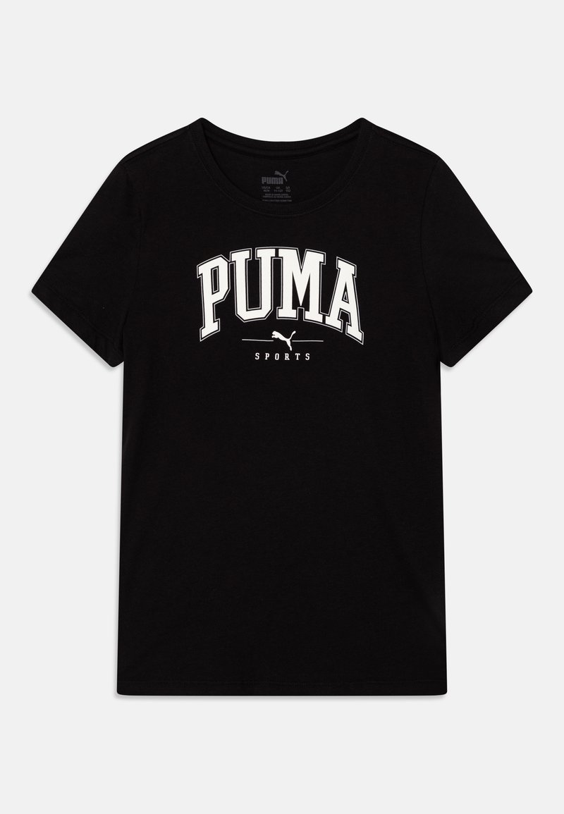 Camiseta de algodón negra con un gran logotipo blanco de "PUMA" y el texto "SPORTS", cuello redondo, mangas cortas y un ajuste clásico.