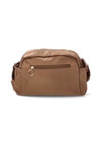 Bolso bandolera marrón de nailon con una textura suave, cierre con cremallera en la parte superior, bolsillo delantero con cremallera y un anillo de acento circular.