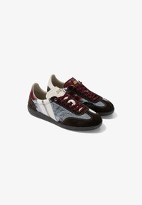 Non sélectionné, dark brown