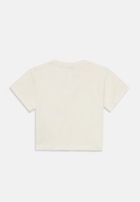 Kuttet kortermet t-skjorte i off-white bomull med rund hals og en jevn tekstur. Minimalistisk design; ingen synlige logoer eller mønstre.