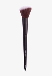 Pędzel do makijażu z czarnym uchwytem i gęstymi, dwukolorowymi włosia, z etykietą "brush works NO.26" na uchwycie.