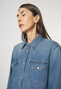OPUS FITTONIA - Button-down blouse - fresh light blue