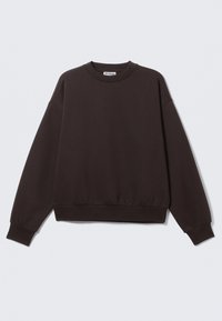 Sweat-shirt à col rond à manches longues de couleur brun foncé, avec des poignets et un ourlet côtelés, posé à plat sur un fond clair.