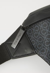 Calvin Klein MUST CLASSIC WAISTBAG MONO - Pojasna torbica - classic black