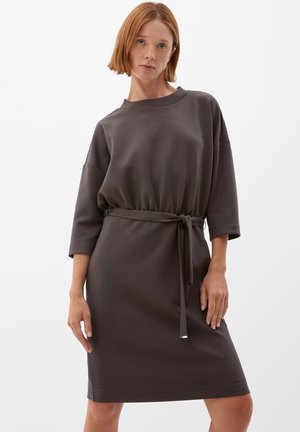 MIT TAILLENGÜRTEL - Jurk - mokka