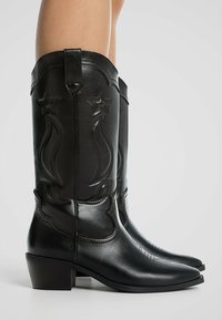 Stradivarius Cowboy-/Bikerstiefelette - black