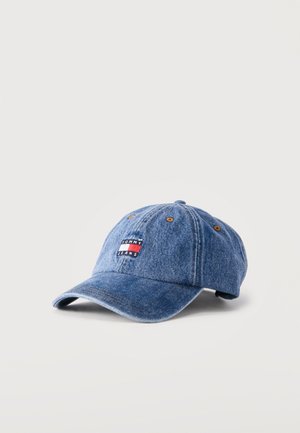 Cappellino da baseball in denim blu con logo Tommy Jeans ricamato sul fronte, dotato di fori di ventilazione marroni e visiera curva.