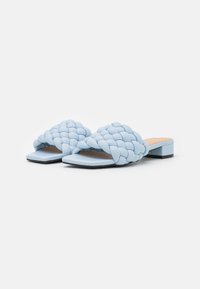Monki Mulas - blue dusty light