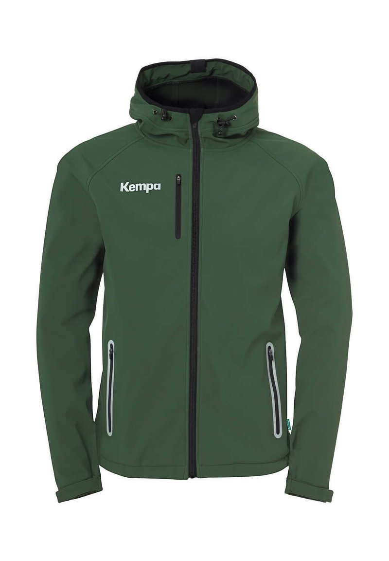 Giacca softshell verde con zip frontale, due tasche laterali con zip, e il logo "Kempa" sul lato sinistro del petto.