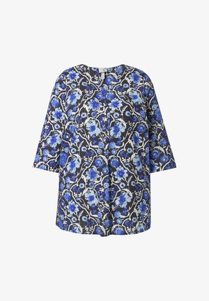 Czarna bluzka z niebiesko-białym kwiatowym wzorem, luźnym krojem, rękawami do połowy przedramienia, okrągłym dekoltem i zapięciem na guziki z przodu.