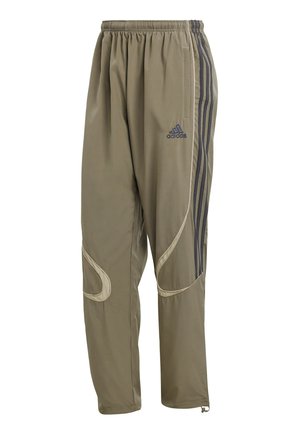 Lagane, taupe sportske hlače s elastičnom strukom, tri tamne pruge duž strane te zakrivljeni naglasci u blizini džepova.