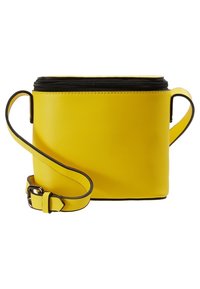 Sac bandoulière synthétique jaune avec texture lisse, forme arrondie, fermeture éclair noire et sangle réglable. Présente un design minimaliste.