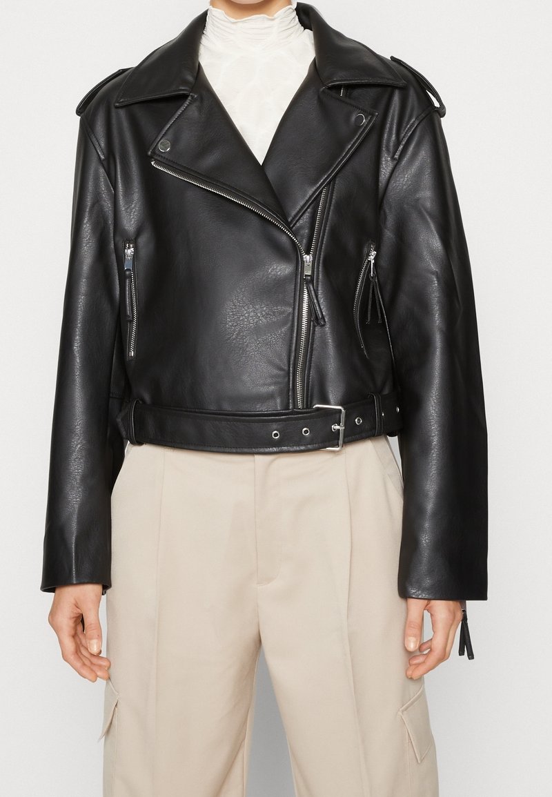 Gina Tricot Jacka i konstläder - black