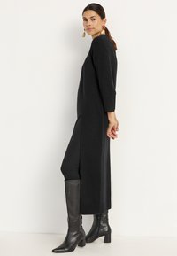 Cellbes of Sweden WITH HIGH SLIT - Gebreide jurk - black