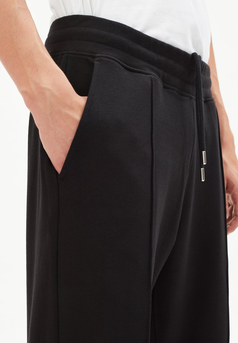 Herren Trainingsanzüge | ARMEDANGELS PAALEO Jogginghose black/schwarz - CT48351 Herren Trainingsanzüge | ARMEDANGELS PAALEO Jogginghose black/schwarz - CT48351