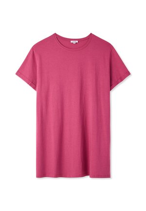 Prosty t-shirt z krótkim rękawem i okrągłym dekoltem z jednolitej, jasnoróżowej bawełnianej tkaniny, przedstawiony na płasko na białym tle.