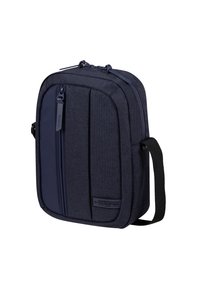 Borsa a tracolla blu navy realizzata in tessuto testurizzato, con chiusure a zip, tasca frontale e tracolla regolabile. Presenta un'etichetta con logo sul lato.