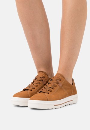 Sneakers laag - walnut