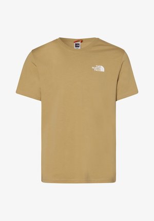 Krótki rękaw t-shirt w kolorze tan, wykonany z bawełny. Posiada małe białe logo na górnej lewej części klatki piersiowej. Miękka faktura i klasyczny krój.