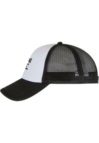 Čierno-biela šiltovka s pevným predným dielom, sieťovaným zadkom, zakriveným okrajom a potlačeným textom na prednej časti. Nastaviteľné zapínanie na cvok.