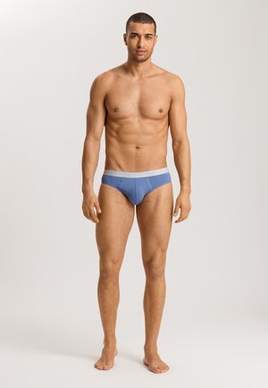 Männer Badeunterhose in Blau mit grauem Bund, aus glattem, dehnbarem Stoff und ohne sichtbare Muster oder Designs.